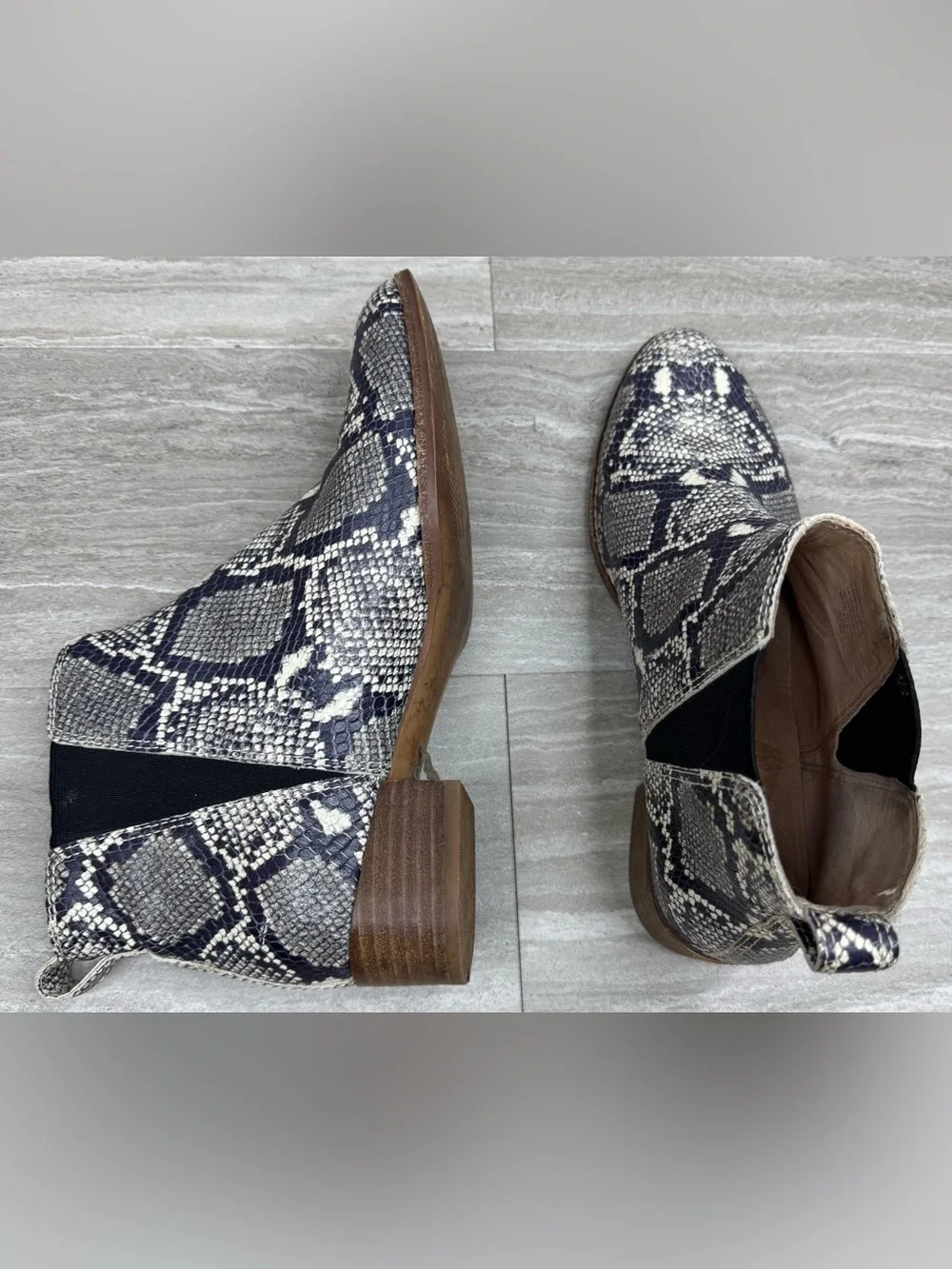 Madewell Snake Print Chelsea Booties Women’s Size 8